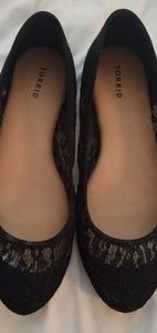 Black lace Flats